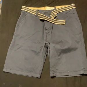 Men’s shorts with belt